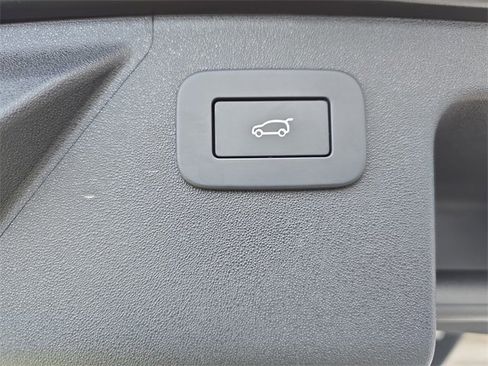 Used 2025 Land Rover Discovery Sport S image 13