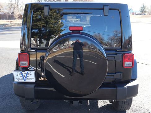 Used 2014 Jeep Wrangler Unlimited Sahara image 6