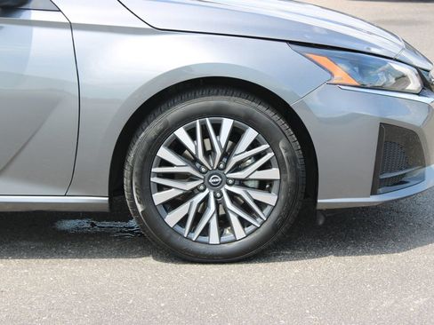 Used 2024 Nissan Altima 2.5 SV FWD image 12
