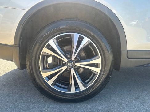 Used 2019 Nissan Rogue SV w/ Premium Package AWD/4WD image 13