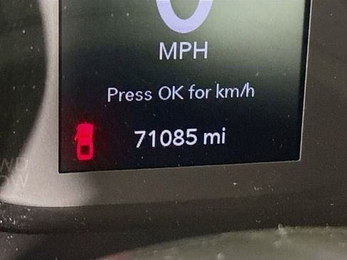 Used 2022 Jeep Gladiator Sport image 14