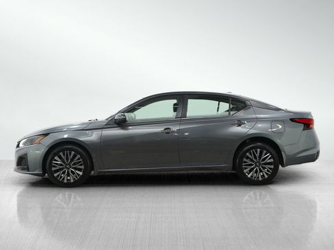 Used 2023 Nissan Altima 2.5 SV w/ SV Premium Package image 2