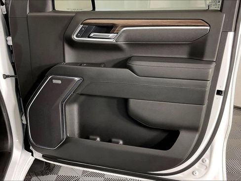 Used 2025 Chevrolet Silverado 1500 LT Trail Boss w/ Convenience Package II AWD/4WD image 23