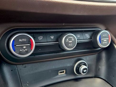 Used 2018 Alfa Romeo Stelvio AWD image 17