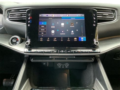 Used 2024 Jeep Wagoneer Series II w/ Flexible Seating Group image 12