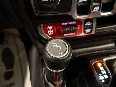 Used 2021 Jeep Wrangler Unlimited Rubicon AWD/4WD image 32