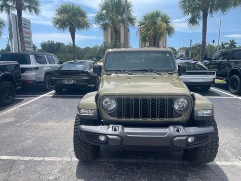 Certified 2025 Jeep Gladiator Sport AWD/4WD image 3