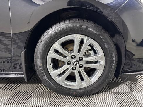 Used 2023 Toyota Sienna XSE w/ XSE Plus Package AWD/4WD image 11