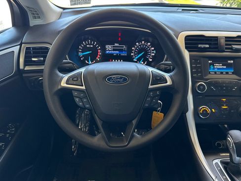 Used 2015 Ford Fusion SE FWD image 14