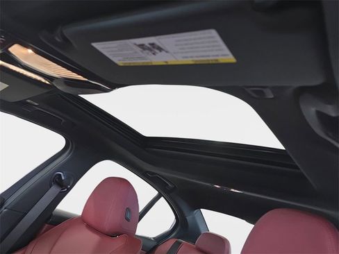 Used 2026 BMW 330i Sedan w/ M Sport Package image 18