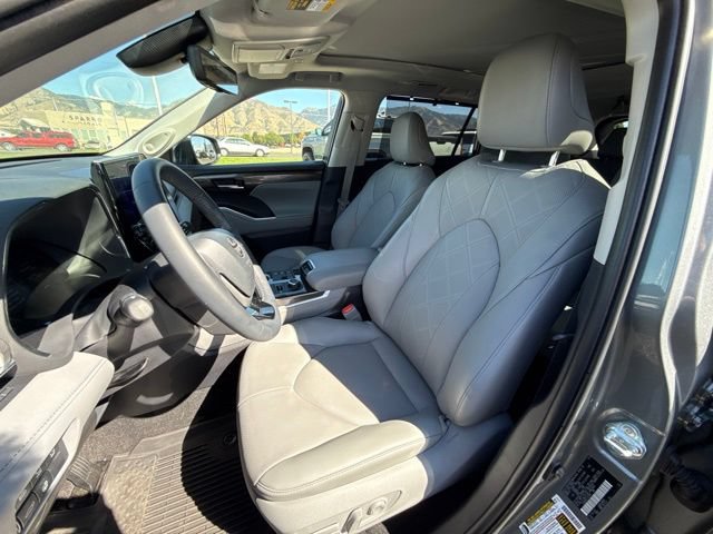 Used 2026 Toyota Highlander Platinum AWD/4WD image 11