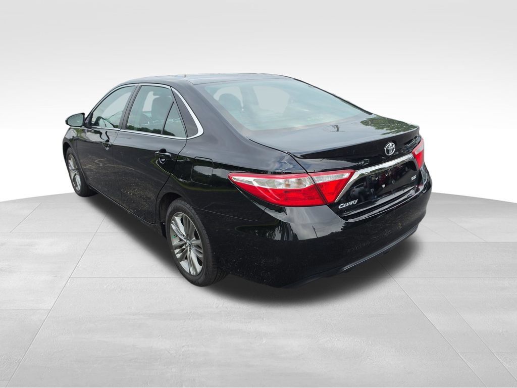 Used 2017 Toyota Camry SE FWD image 4