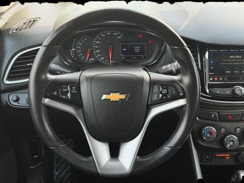 Used 2019 Chevrolet Trax LT w/ LT Convenience Package FWD image 19