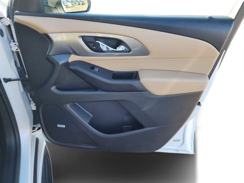 Used 2023 Chevrolet Traverse Premier image 44