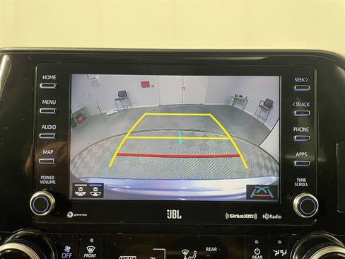 Used 2022 Toyota Highlander Limited AWD/4WD image 19