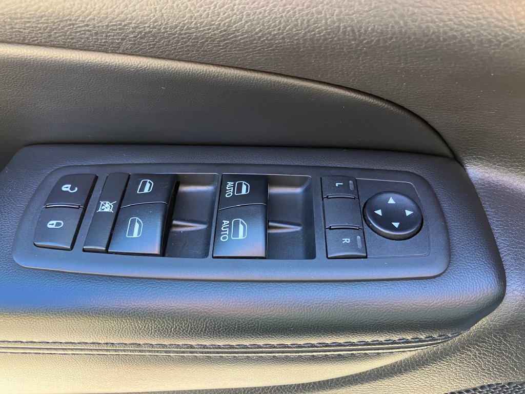 Used 2018 Jeep Grand Cherokee Limited AWD/4WD image 15