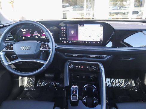 Certified 2025 Audi Q5 Premium Plus w/ Premium Plus AWD/4WD image 14
