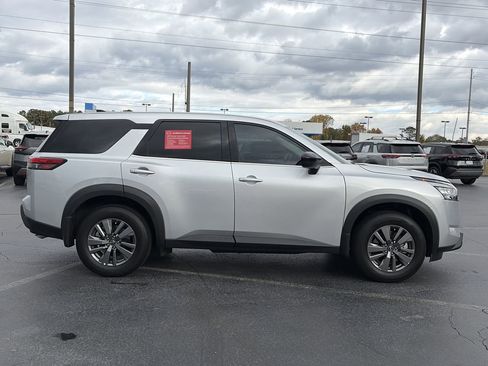 Certified 2025 Nissan Pathfinder S image 7