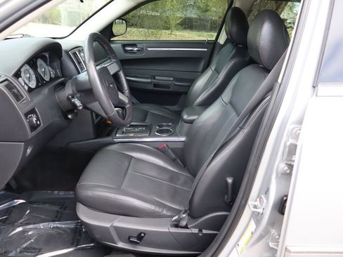 Used 2010 Chrysler 300 Touring image 19