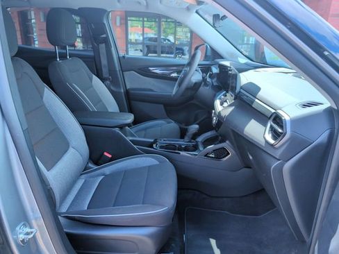 Used 2025 Chevrolet TrailBlazer LT AWD/4WD image 30