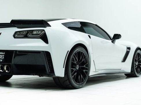 Used 2015 Chevrolet Corvette Z06 w/ 3LZ Preferred Equipment Group image 14