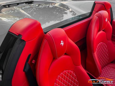 Used 2021 Ferrari F8 Tributo image 34