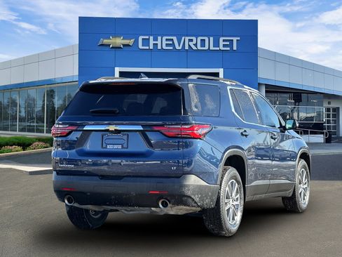 Certified 2023 Chevrolet Traverse LT w/ Rear Camera Mirror Package image 3