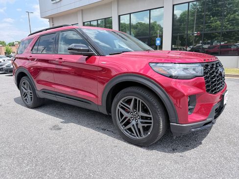 Used 2025 Ford Explorer ST-Line w/ ST-Line Street Pack AWD/4WD image 2