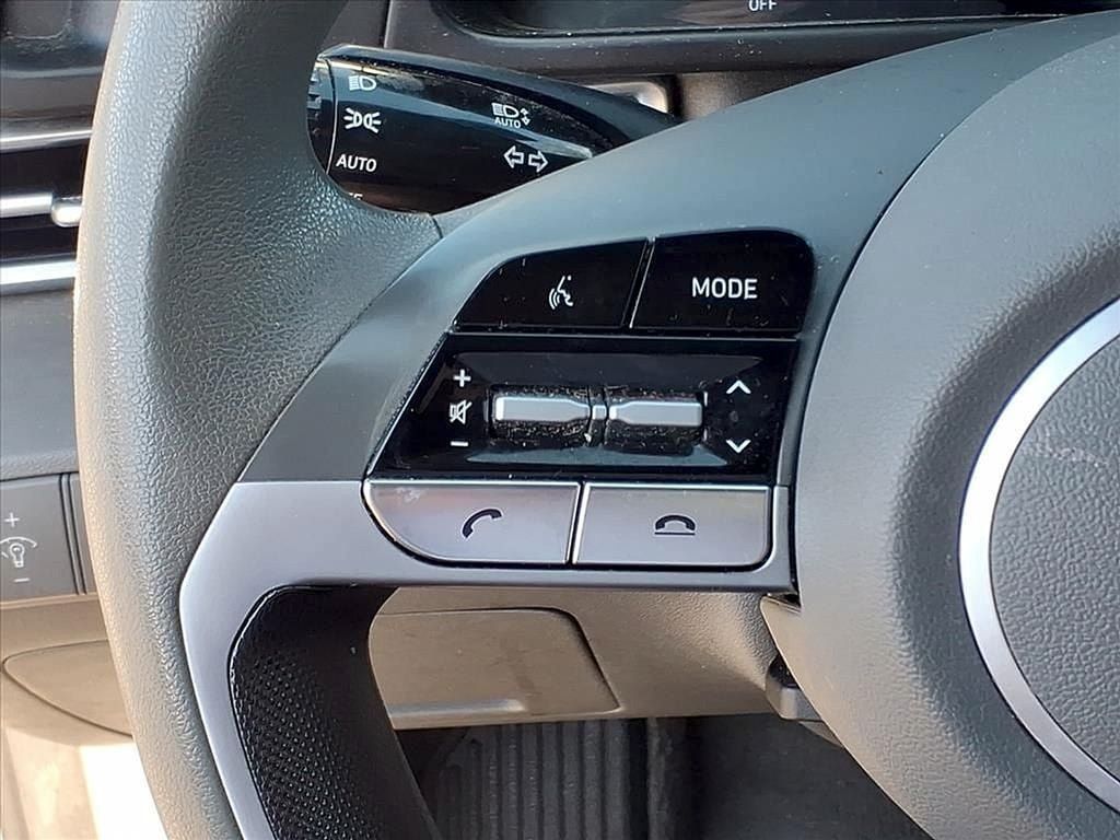 Used 2023 Hyundai Elantra Blue FWD image 15