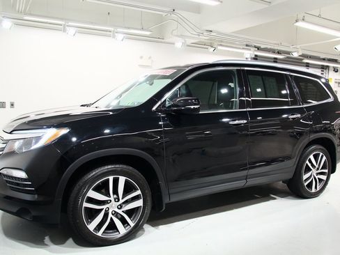 Used 2016 Honda Pilot Touring image 15