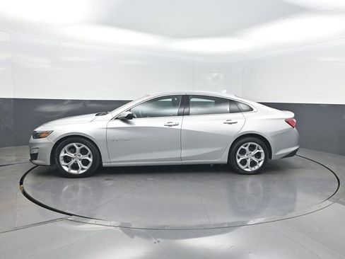 Used 2022 Chevrolet Malibu LT FWD image 3