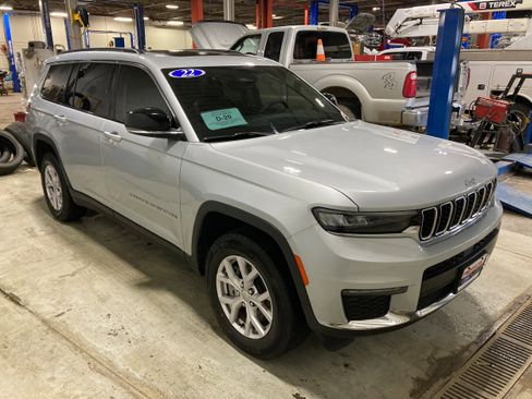 Used 2022 Jeep Grand Cherokee L Limited image 3