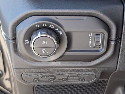 Used 2026 Jeep Gladiator Mojave AWD/4WD image 22