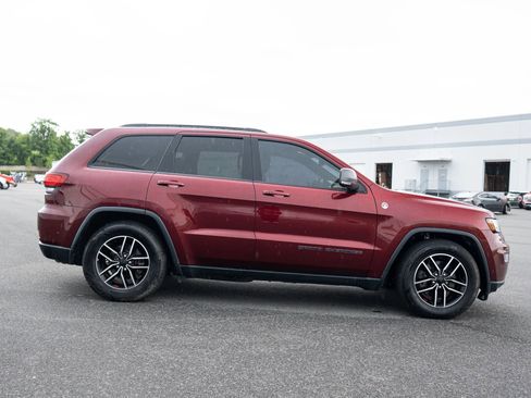 Used 2019 Jeep Grand Cherokee Trailhawk AWD/4WD image 7