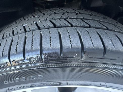 Used 2018 Ford Edge Titanium w/ Equipment Group 301A image 23