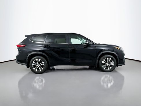 Used 2023 Toyota Highlander XLE w/ Protection Package #3 (TMS) AWD/4WD image 8