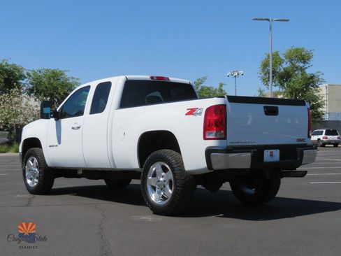 Used 2013 GMC Sierra 2500 SLT w/ SLT Convenience Package AWD/4WD image 9