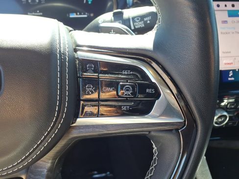 Used 2023 Jeep Grand Cherokee Overland w/ Advanced Protech Group III AWD/4WD image 9