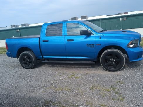 Used 2019 RAM 1500 Express w/ Hydro Blue Sport Package AWD/4WD image 5