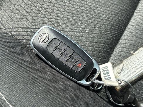 Used 2025 Nissan Rogue SV AWD/4WD image 23