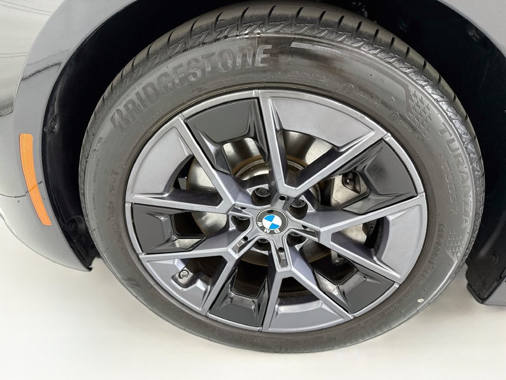 Used 2025 BMW i4 xDrive40i AWD/4WD image 29