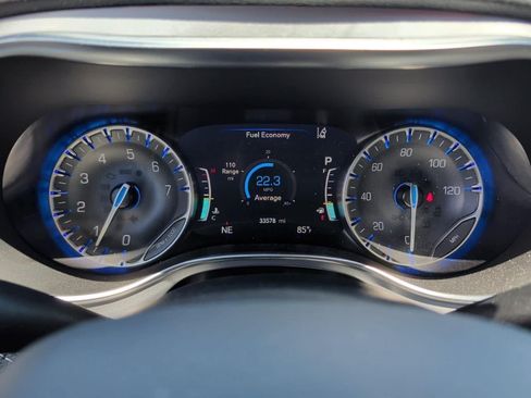 Used 2025 Chrysler Pacifica Limited FWD image 18