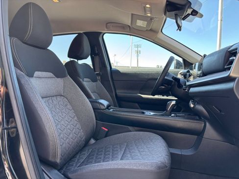 Used 2025 Nissan Kicks SV AWD/4WD image 34