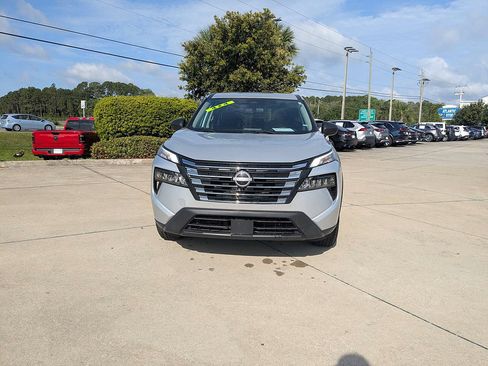 Used 2024 Nissan Rogue S AWD/4WD image 8