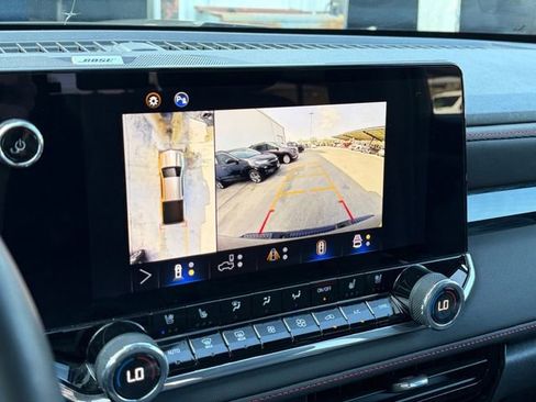 Used 2024 Chevrolet Colorado Z71 w/ Z71 Convenience Package 2 image 10