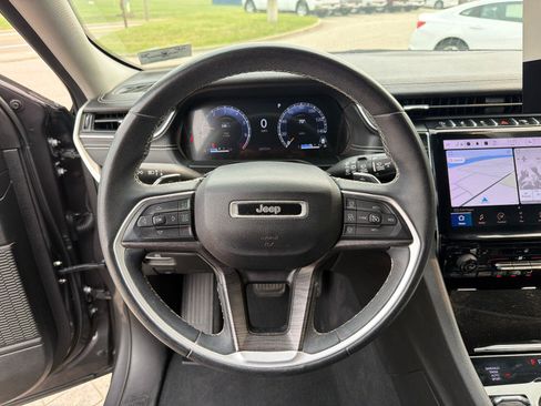 Used 2023 Jeep Grand Cherokee Limited AWD/4WD image 14