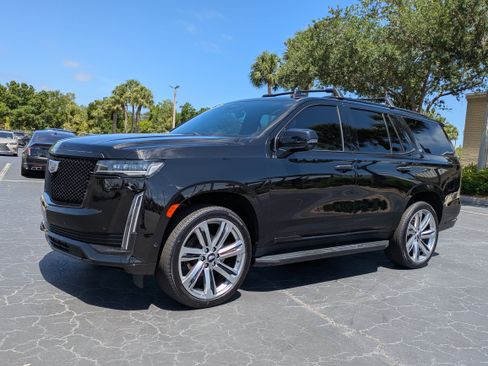 Used 2021 Cadillac Escalade Premium Luxury w/ LPO, Radiant Package AWD/4WD image 2