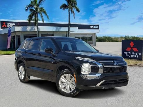 New 2026 Mitsubishi Outlander ES image 1