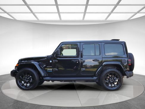Used 2021 Jeep Wrangler Unlimited Sahara w/ Cold Weather Group AWD/4WD image 4