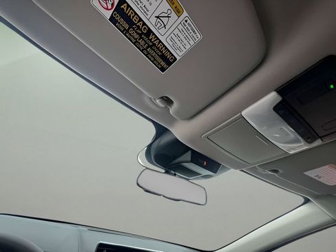 Used 2025 Nissan Rogue SL image 13